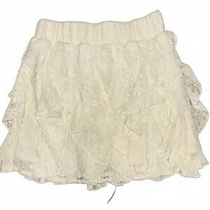 Lace Skirt - fully lined - creamy and dreamy size small (juniors)